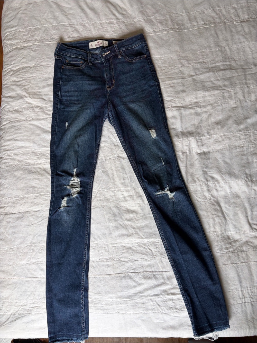 Hollister Dark Wash Distressed Women’s High Rise Skinny Jeans - Blue